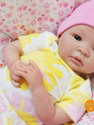 Boneca bebê reborn menina realista com enxoval e acessórios