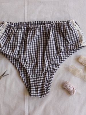 Calcinha hot pant de algodão - com renda de algodão na later