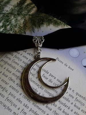 Choker veludo big moon lua grande místico