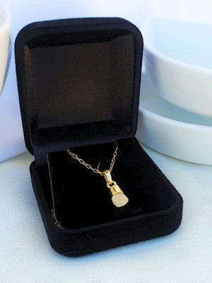 Pingente dente de leite trad. banhado com corrente + estojo