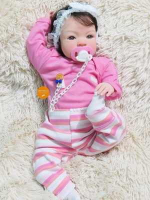 Bebê reborn menina detalhes reais com enxoval e chupeta