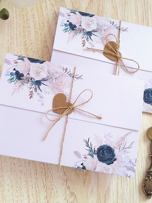 Convite de casamento floral azul