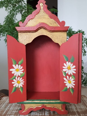 Oratório em madeira pintado a mão estilo barroco 33 x 14 cm