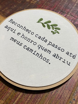 Bastidor bordado livre personalizado - frase