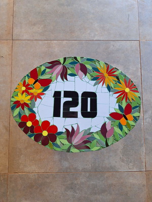Número em mosaico - formato oval florido
