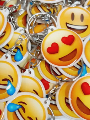 Chaveiro resinado emoji *