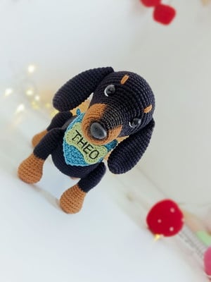Cachorro dachshund ( salsicha) amigurumi
