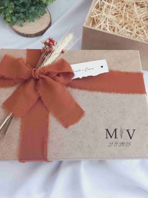 Caixa convite padrinhos, com maço flores | mdf 20x15x7cm