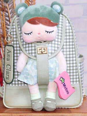 Mochila com boneca metoo