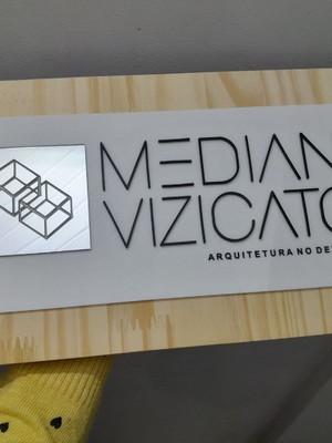 Placa de identificação personalizada para empresas