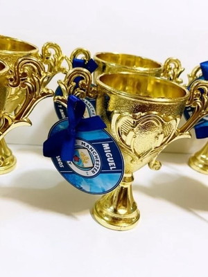 Troféus com tag personalizadas