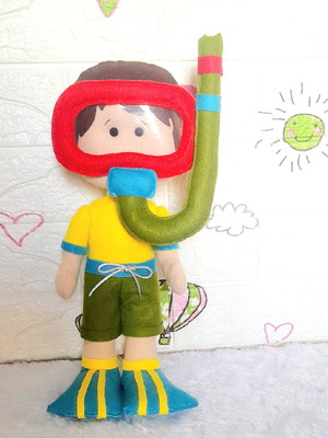 Boneco mergulhador de feltro