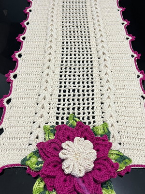 Caminho de mesa floral