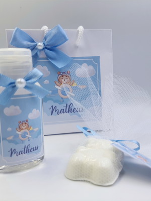Kit sacolinha urso aviador + álcool gel + sachê