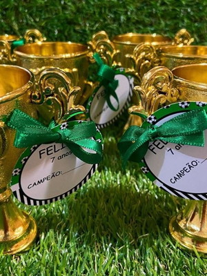 Mini troféu com tag personalizada