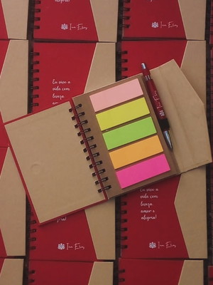 Caderno com caneta personalizado