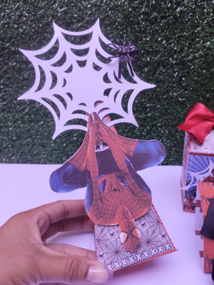 Caixa pirâmide 3d homem aranha