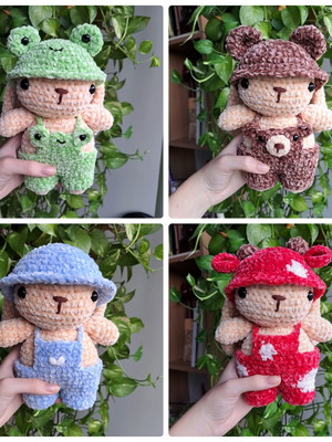 Coelho amigurumi com 4 conjuntos de roupas removíveis