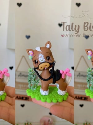 Lembrancinha cavalinho de biscuit
