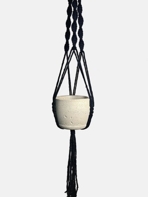 Vaso cachepô em concreto com suporte macramê