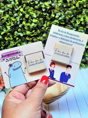 Card com tablete cacau show- recepcionista