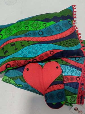 Kit canga atoalhada com travesseiro e porta óculos