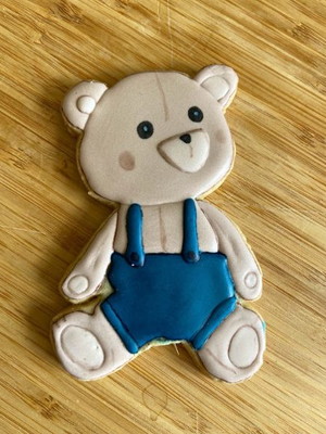 Biscoito decorado ursinho de jardineira