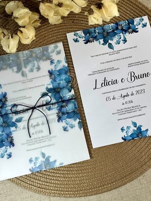 Convite de casamento flor azul papel vegetal