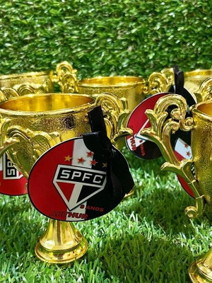 Mini troféu com tag personalizada