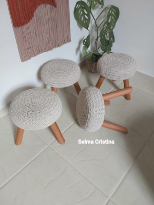 Mini puff com capa em croche 4 unidades