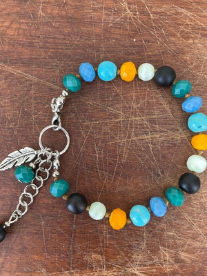 Pulseira de nozinhos, com muranos e cristais