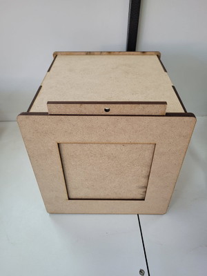 Urna 21x22 com tampa deslizante