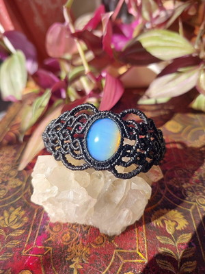Pulseira ornamental com opalina