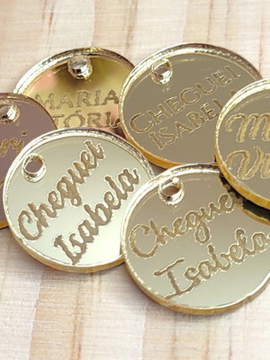 Medalha tag em acrílico espelhado-1,5cm