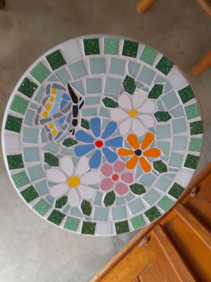 Banco médio com tampo de mosaico