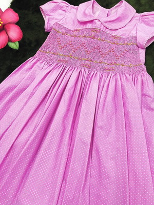 Vestido-bordado a mão= rosa de poá branco= 5 anos