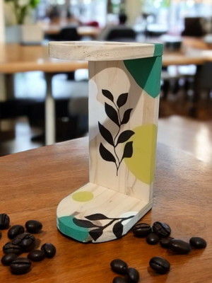 Suporte para passar cafe com pintura organica