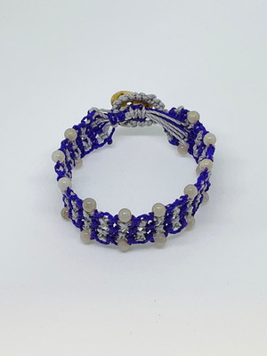 Pulseira de macramé, com jade e madeira