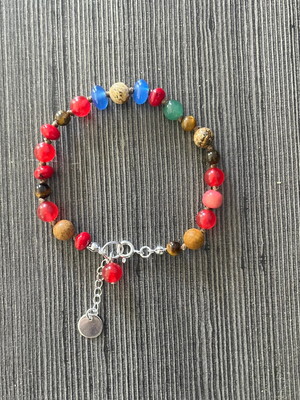 Pulseira semijoia, com jades, olho de tigre e prata folheada