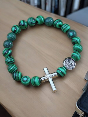 Pulseira de pedra verde cruz medalha são bento pulseirismo