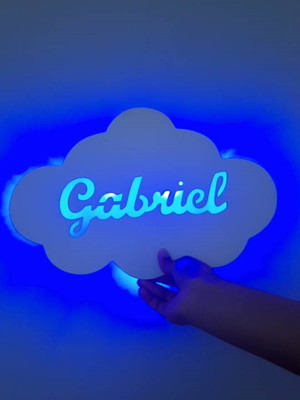 Luminária nuvem iluminada com led e nome do bebe