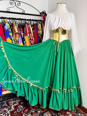 Saia verde com moedas