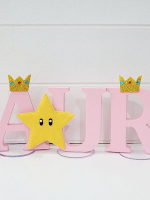 Letras em mdf pintada e com temas