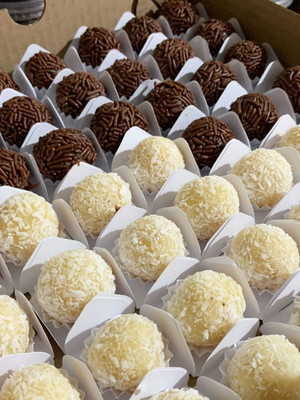 Brigadeiros tradicionais( cento)