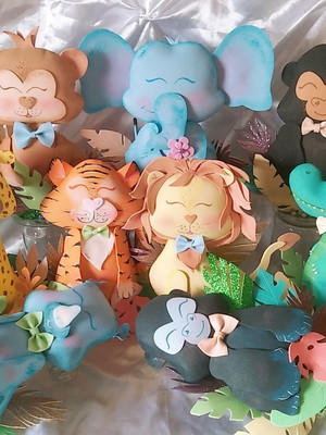 Safari kit com 18 personagens