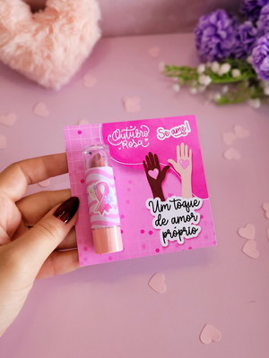 Card com batom- outubro rosa