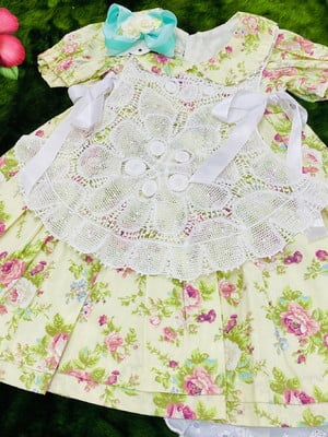 Vestido-florido-com renda renascença= 2 anos