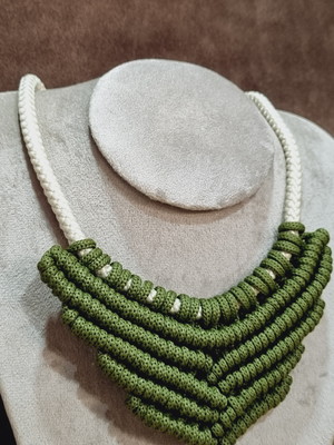 Colar em corda nautica em macrame cristiane - areia