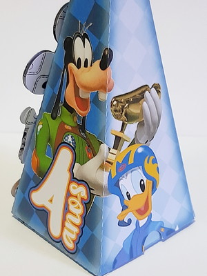 Caixa pirâmide mickey sobre rodas