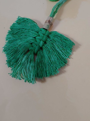 Colar macrame folha